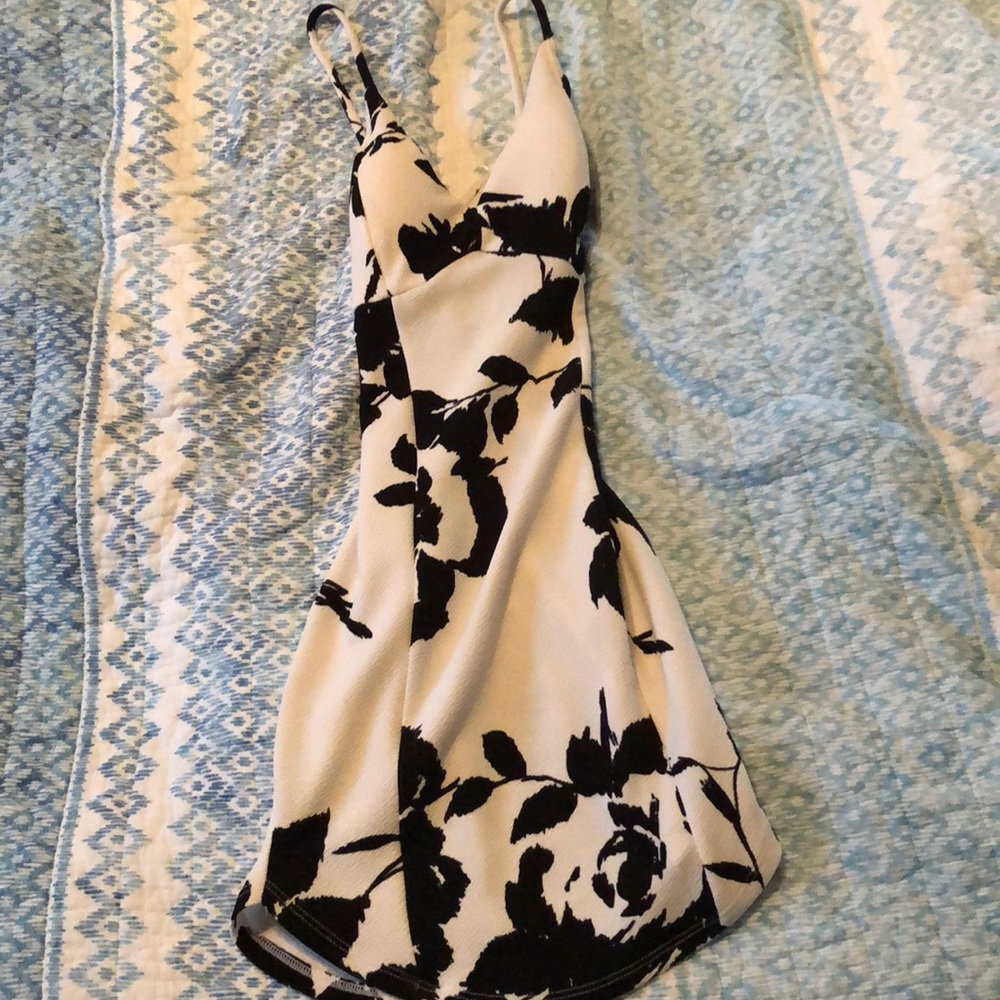 WINDSOR - black and white sleek dresses! Cup A-C!